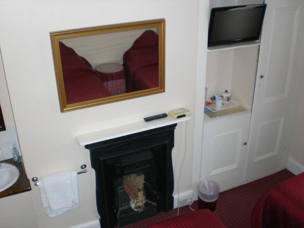 Melville Lodge Gatwick Horley Room photo